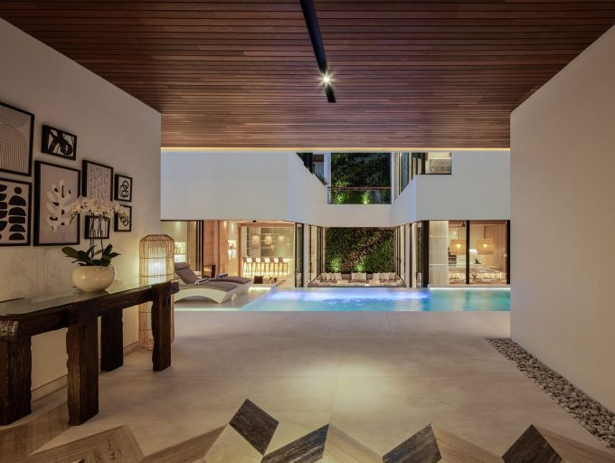 003-Villa-Nini-Elly-From-pool-to-interiors-1.jpg