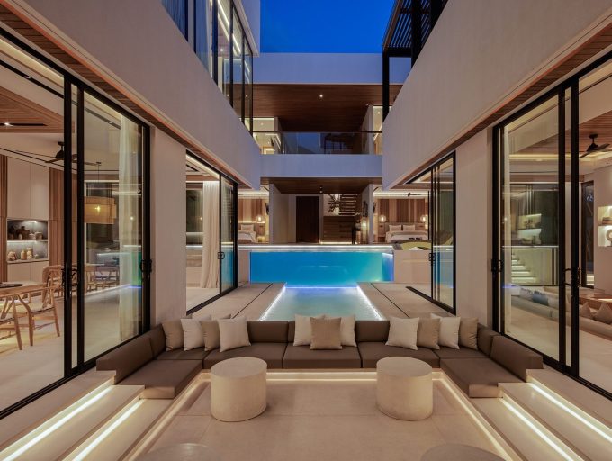 008-Villa-Nini-Elly-Sunken-seating-area-viewing-the-pool-1.jpg