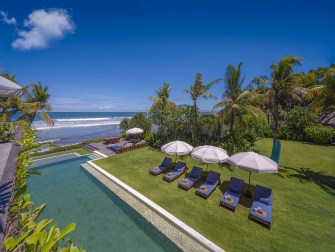 033 Noku Beach House - Pool and lawn