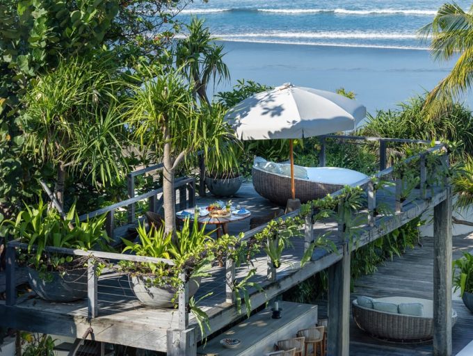 035 Noku Beach House - Shaded wooden deck