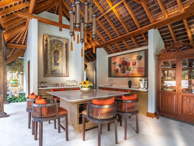 11. Des Indes I - Dining area layout