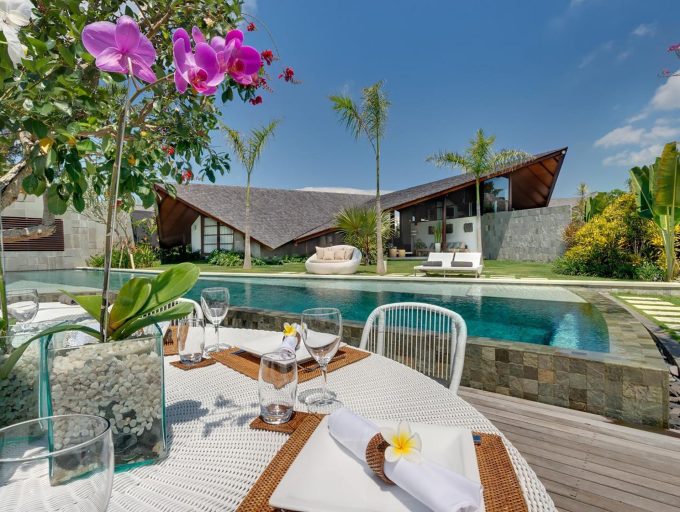 13-Layar-4-bedroom-Large-gardens-1.jpg
