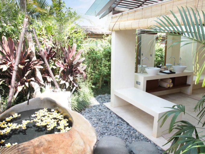 13. Villa Amy - Twin room bathtub