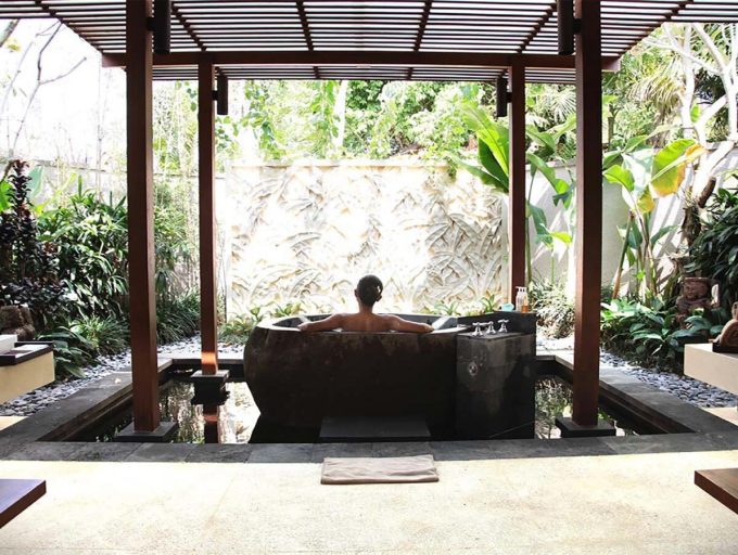 13. Villa Sati - Bathtub