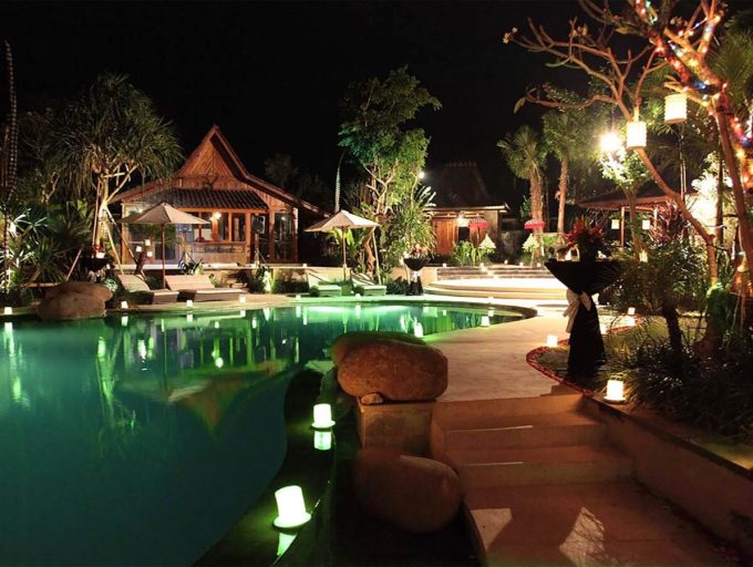 14. Villa Sati - Pool and garden