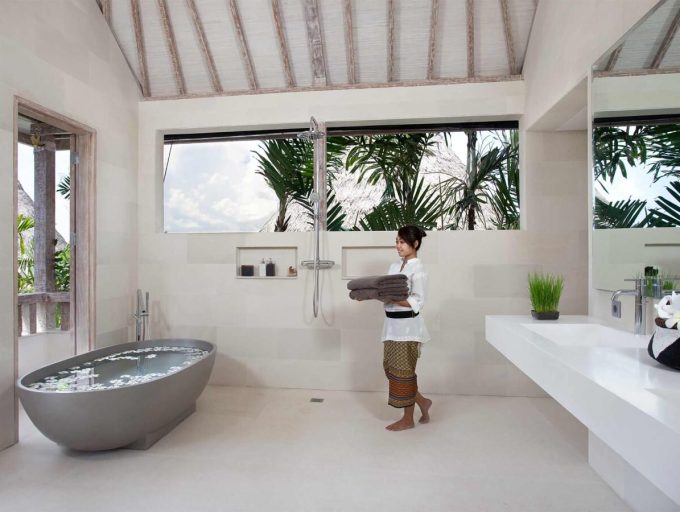 15. Villa Adasa - Master bathroom