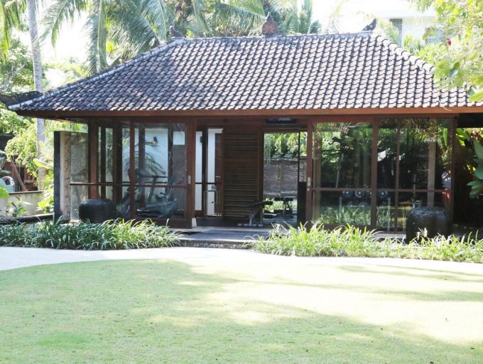 17. Dea Villas - Gym and lawn