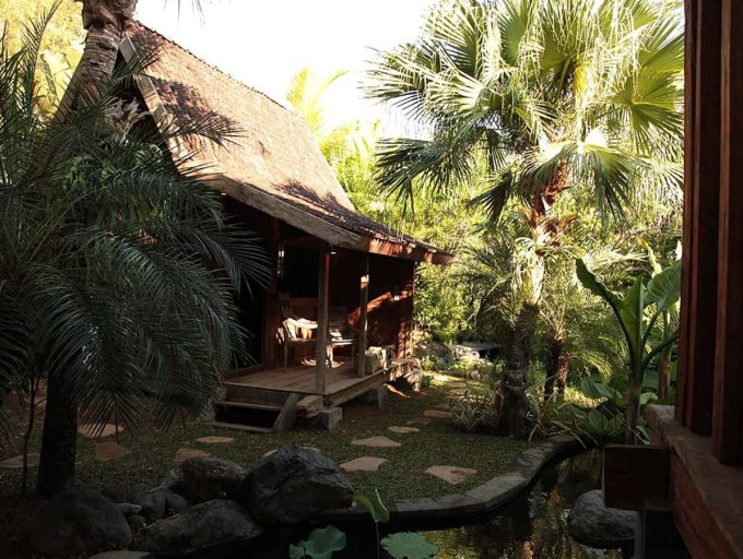 17. Villa Radha - Porch and gardens