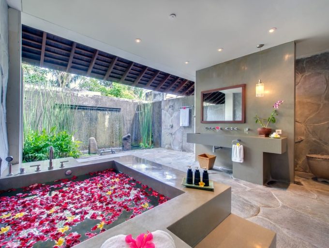 18. Samadhana - Main house guest bathroom