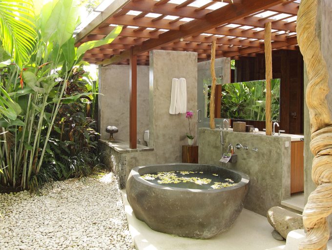 19. Villa Radha - Ensuite bathtub