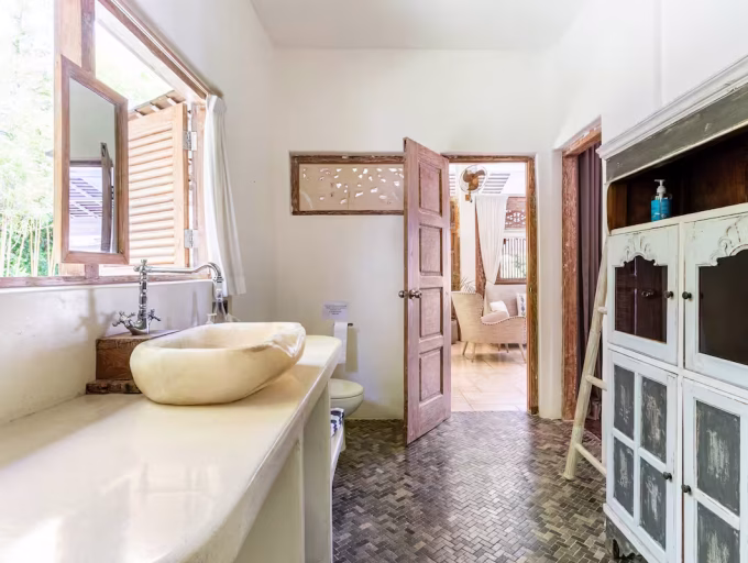 1ST FLOOR BEDROOM TOILET 1