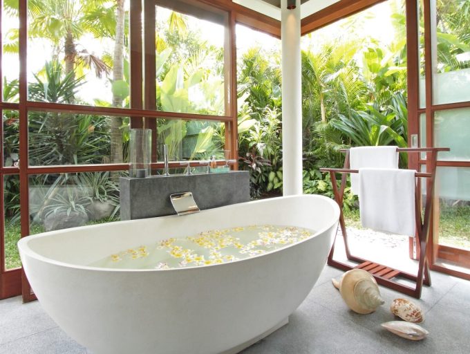 20. Villa Sarasvati - Guest bathroom