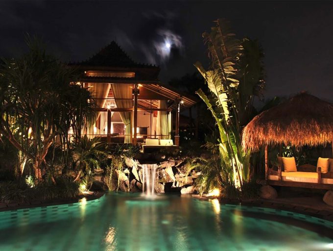 24. Villa Amy - The villa at night (2)