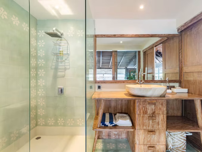 2ND LEVEL BATHROOM 1