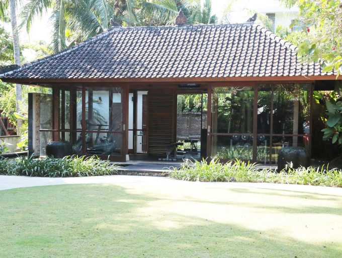 3. Dea Villas - Gym and lawn