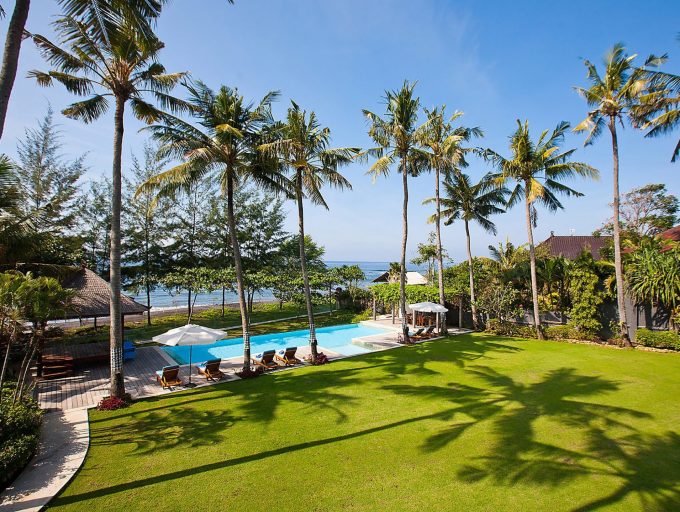 3.-Puri-Nirwana-Lawn-and-pool-1.jpg