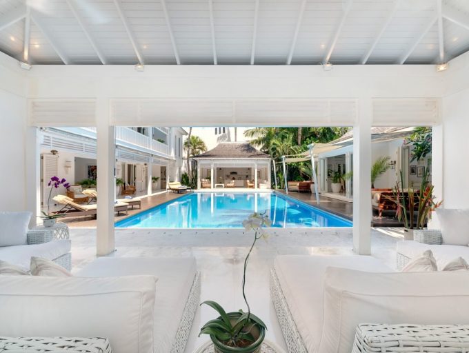 3. Villa Lulito - Living room view of the pool