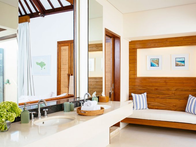 32. Villa Simona Oasis - Sahadewa bedroom vanity and seating
