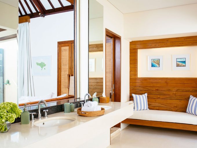 32. Villa Simona Oasis - Sahadewa bedroom vanity and seating