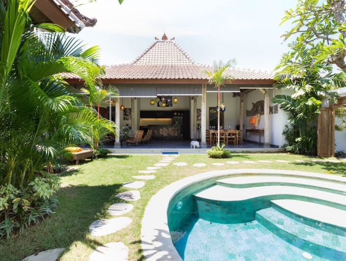 417_445497729888a+Pool+and+lounge