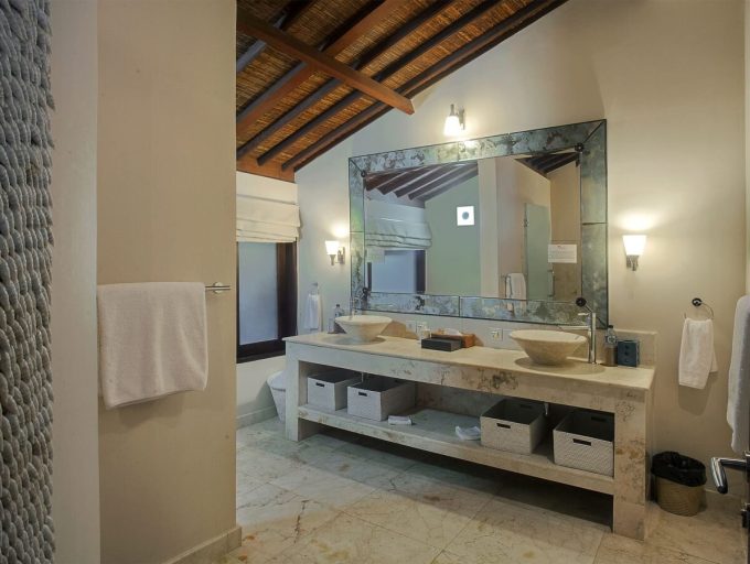 5. Villa Avalon Guest House - Guest suite one ensuite