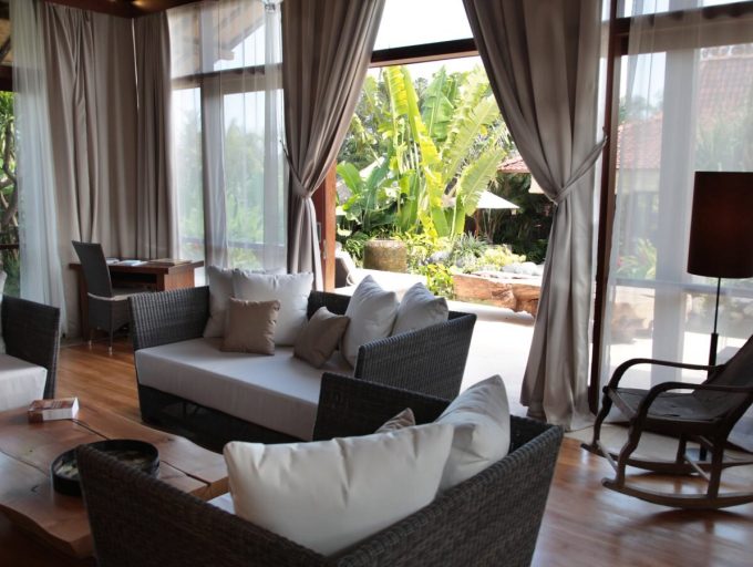 7. Villa Amy - Master bedroom living area