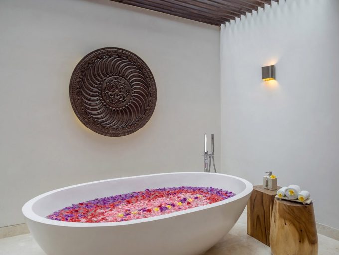Grand Cliff Nusa Dua - Ensuite bathtub