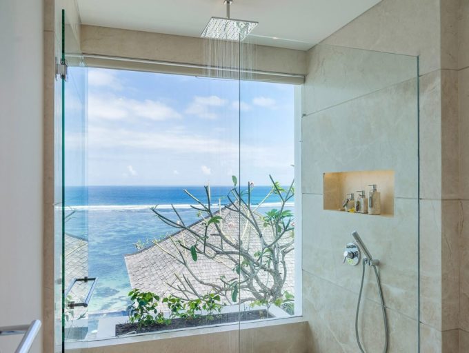 Grand Cliff Nusa Dua - Shower and the view