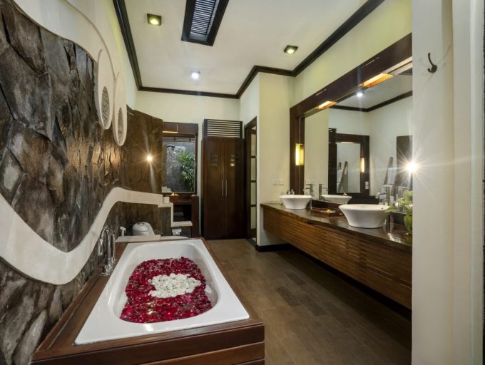 THE BALI DREAM VILLA RESORT CANGGU -1 BED- BATHROOM 2