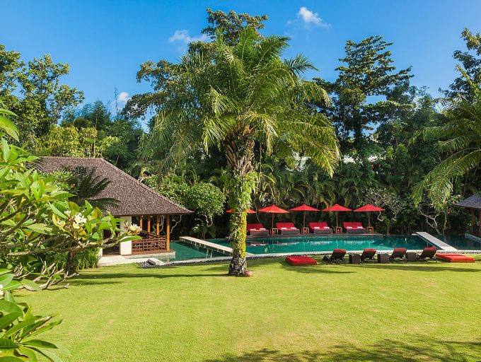 The Beji - Garden and pool feature