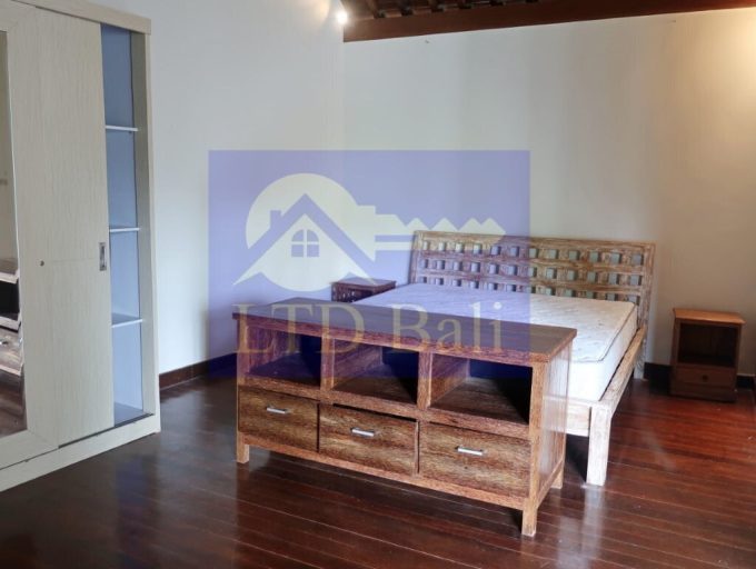 Villa Blond (10) (Medium)