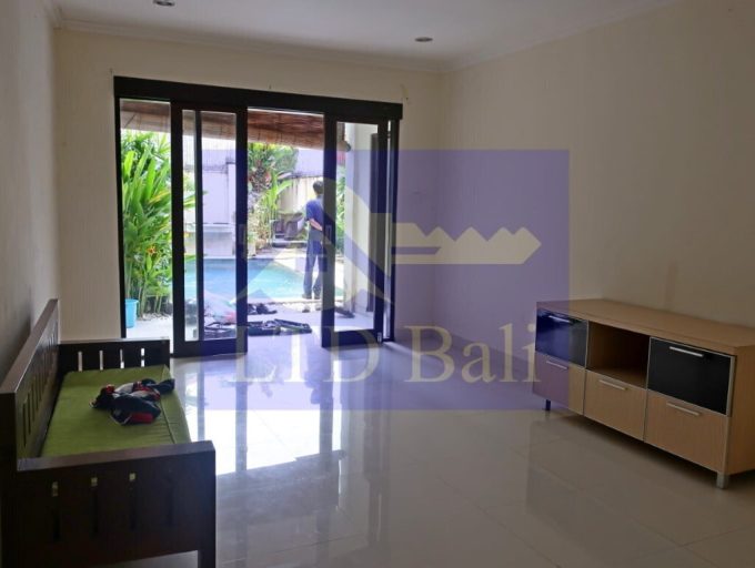 Villa Blond (9) (Medium)