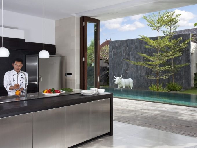 Villa Issi - Kitchen with chef