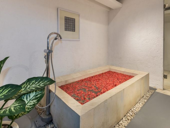 Villa Yasa Bathroom1-7246