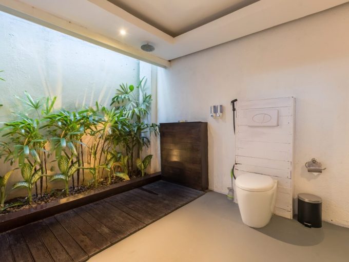 Villa Yasa Bathroom2-7137
