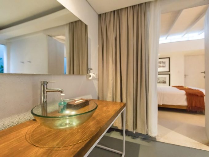 Villa Yasa Bathroom2-7141